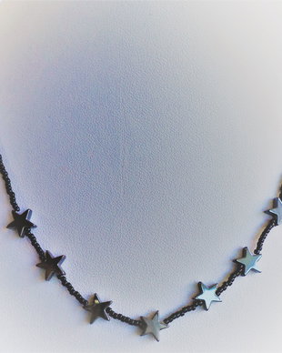 Colier handmade din margele de nisip myuki si stelute din hematit negru