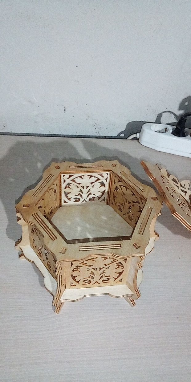 Cutie pentru bijuterii hexagonală