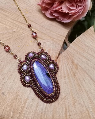 Colier boho chic cu charoit si perle naturale