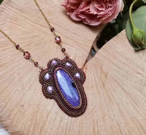 Colier boho chic cu charoit si perle naturale