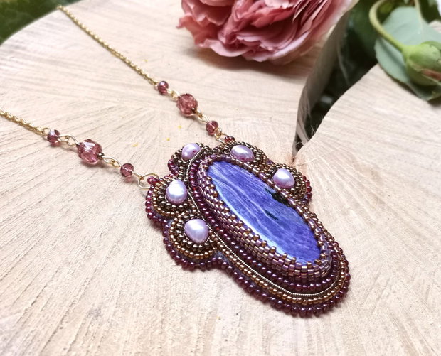 Colier boho chic cu charoit si perle naturale