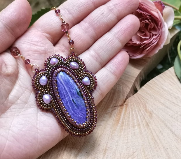 Colier boho chic cu charoit si perle naturale