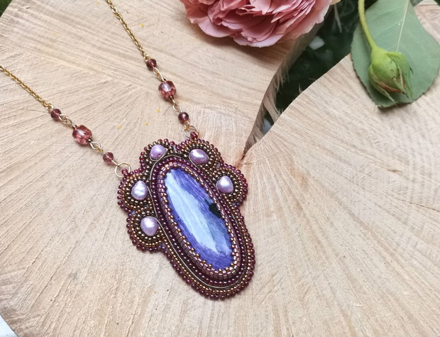 Colier boho chic cu charoit si perle naturale