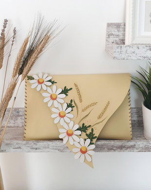 poseta plic handmade unicat din piele - Delicate Daisies