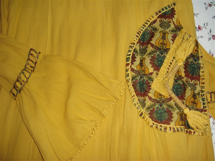 Rochie maxi, noua, din bumbac galben, cu ciucurasi si cusaturi manuale