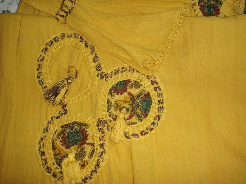 Rochie maxi, noua, din bumbac galben, cu ciucurasi si cusaturi manuale