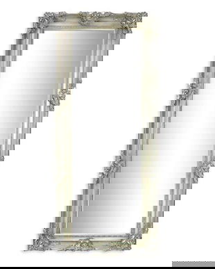 Oglinda mare cu o rama argintie cu decoratiuni