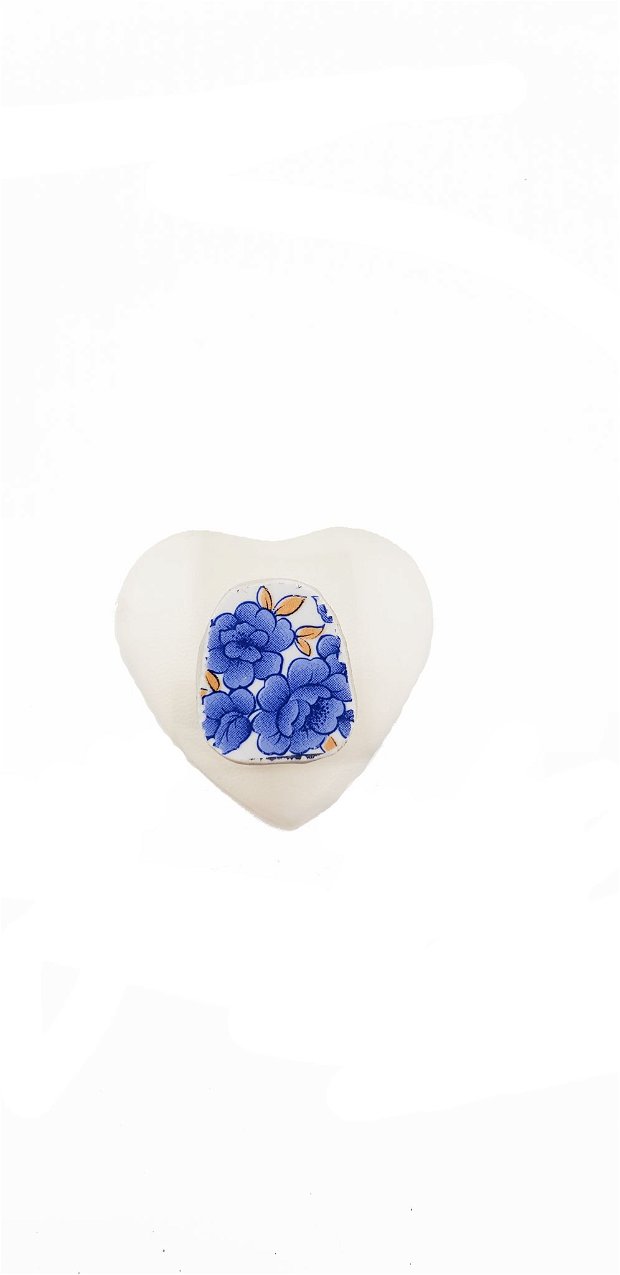 Inel reglabil "Trandafir albastru" dintr-un ciob de portelan, pe baza din inox