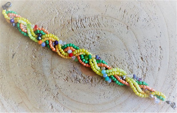Bratara handmade impletita din margele de nisip si cristale fatetate multicolore