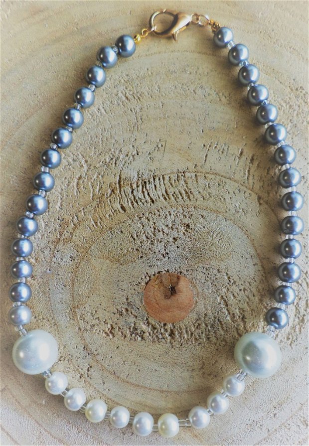 Colier handmade din margele de nisip  si perle de sticla