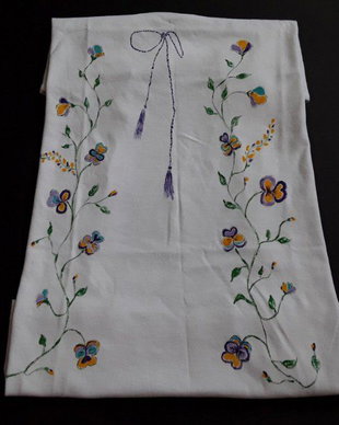 Tricou dama pictat cu panselute