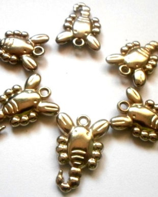 Charm figurina zodiac Scorpion argintiu