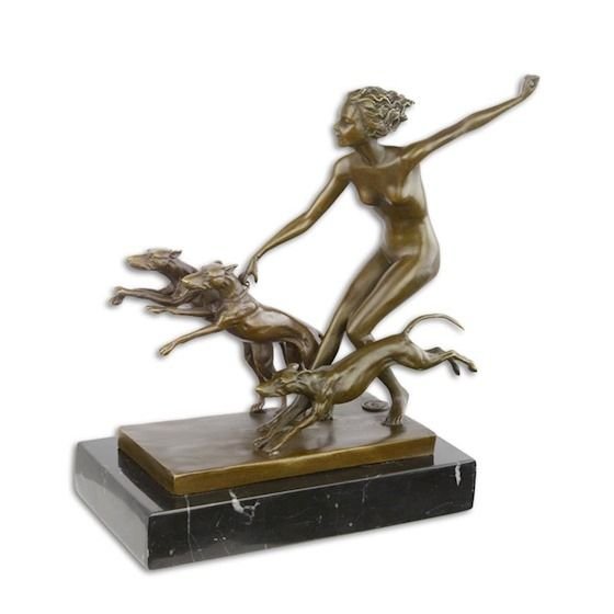 Femeie cu  cainii - statueta din bronz pe soclu din marmura
