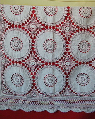 Napron dantela si broderie