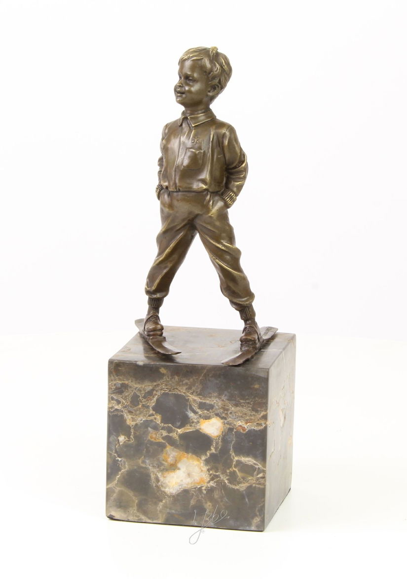 Baietel schior - statueta din bronz pe soclu din marmura