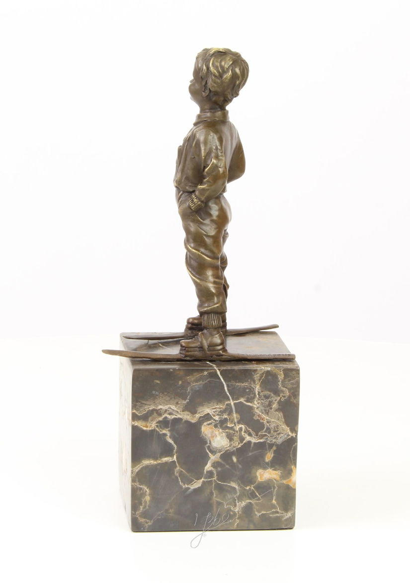 Baietel schior - statueta din bronz pe soclu din marmura