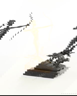 Femeie cu arcul - statueta din bronz pe soclu din marmura