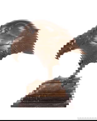 Cap de vultur- statueta din bronz pe soclu din marmura