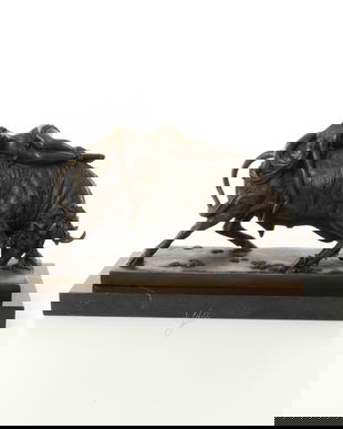 Femeie cu un bou- statueta din bronz pe soclu din marmura