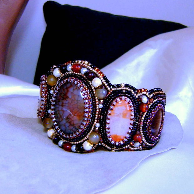 Vanduta / BlackFriday Today ! Bratara vintage unicat, podoabe pe viata