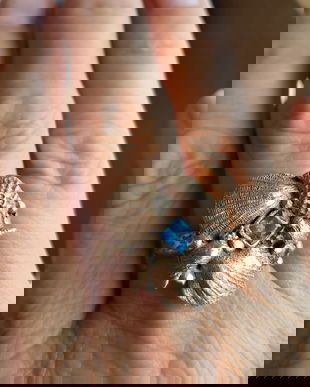inel de autor din bronz, cu model marin, cu scoici, melci si un spinel albastru pătrat