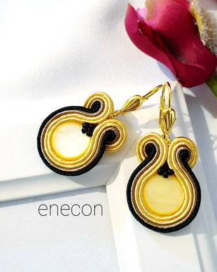 Cercei galbeni cu sidef, Cercei soutache