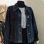 Jacheta jeans și tricou marinar