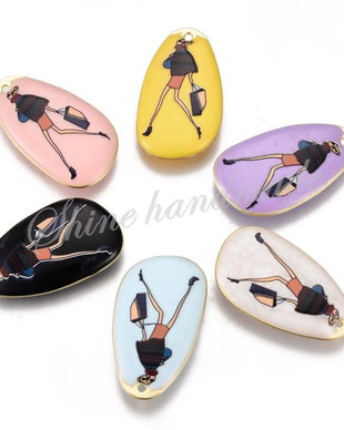PRECOMANDA Pandantiv fashion girl, 35x20.5x4.5mm