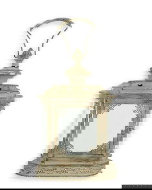 Felinar din metal auriu