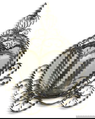 Felinar caleasca din metal cu o forma deosebita