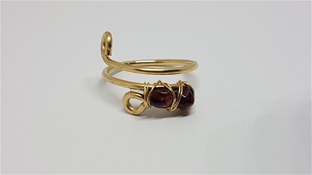 Inel din aur filat , inel reglabil , inel cu piatra naturala bruta.