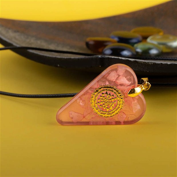 Pandantiv Orgonic ANAHATA, Ezera, din cristale de Cuart Roz si simbol sacru Sri Yantra