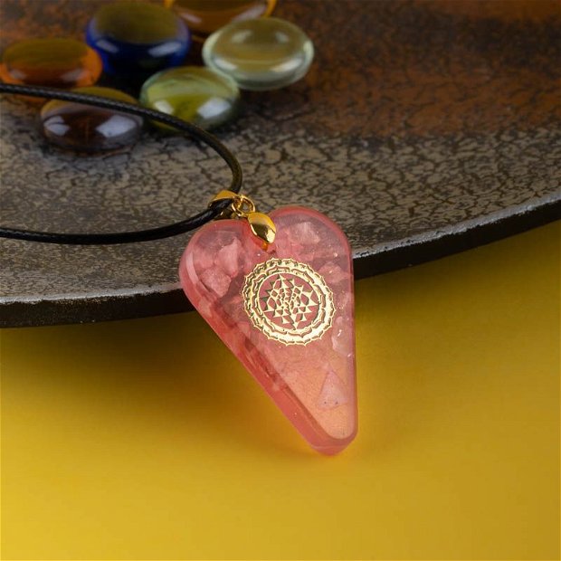Pandantiv Orgonic ANAHATA, Ezera, din cristale de Cuart Roz si simbol sacru Sri Yantra