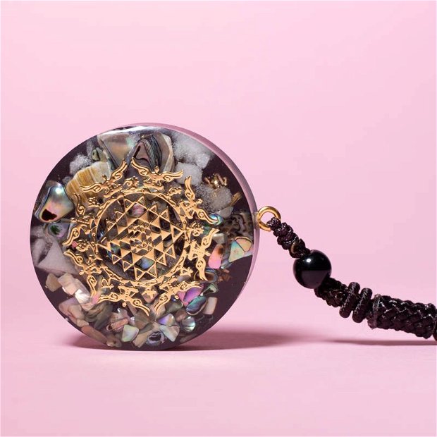 Pandantiv Orgonic SIMBA, Ezera, cu cristale de Piatra Lunii, bucatele de scoici si foite de Cupru, simbol sacru Sri Yantra