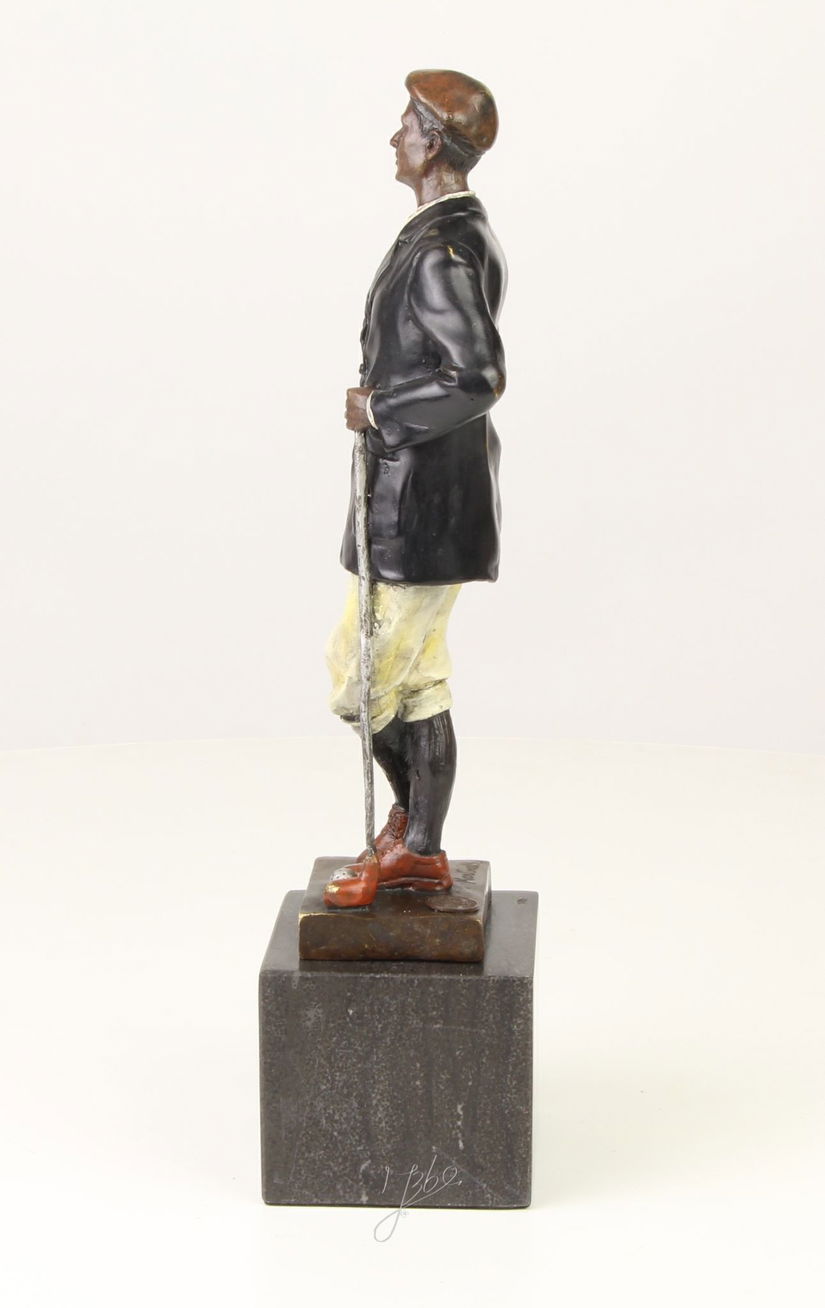 Jucator de golf - statueta din bronz pictat pe soclu din marmura