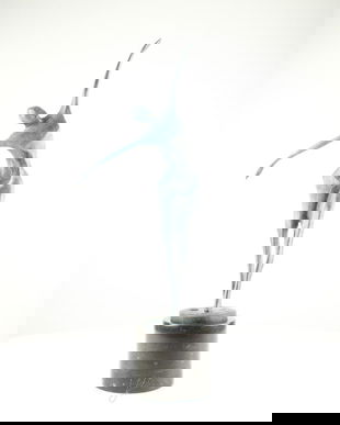 Sculptura moderna - statueta din bronz pe soclu din marmura