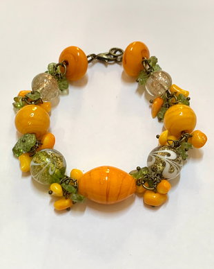 REZERVATA!!!  BRATARA JOY-lampwork,peridot,coral,bronz