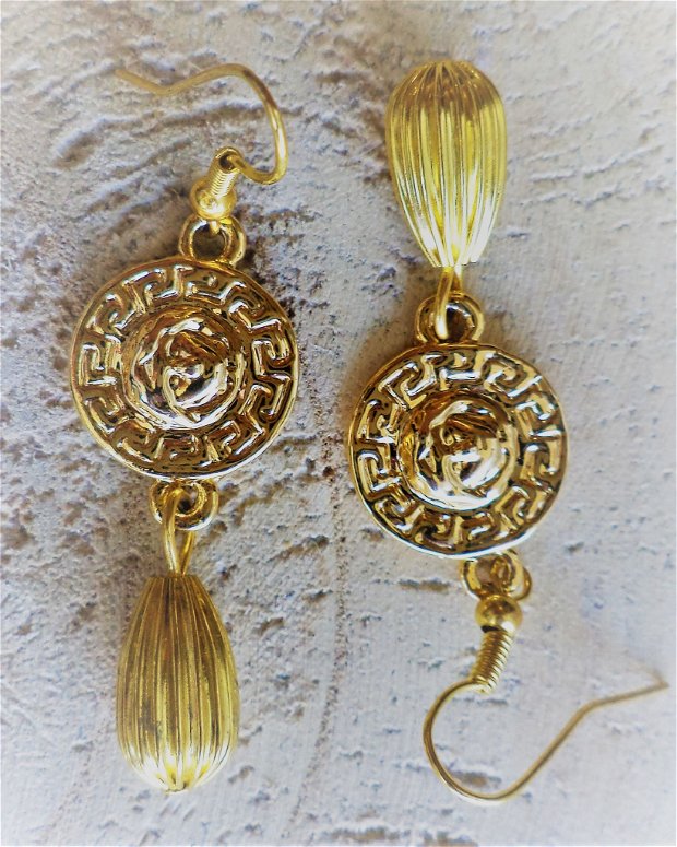 Cercei handmade din margele acrilice metalizate si charm banut - gold