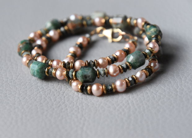 Set de bijuterii  compus din colier, brățară și cercei din smarald, perle de cultura si hematit electroplacat
