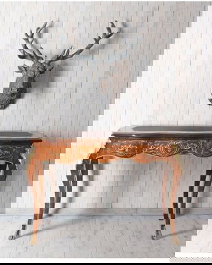 Secretaire din lemn masiv cu furnir nuc si diverse decoaratiuni