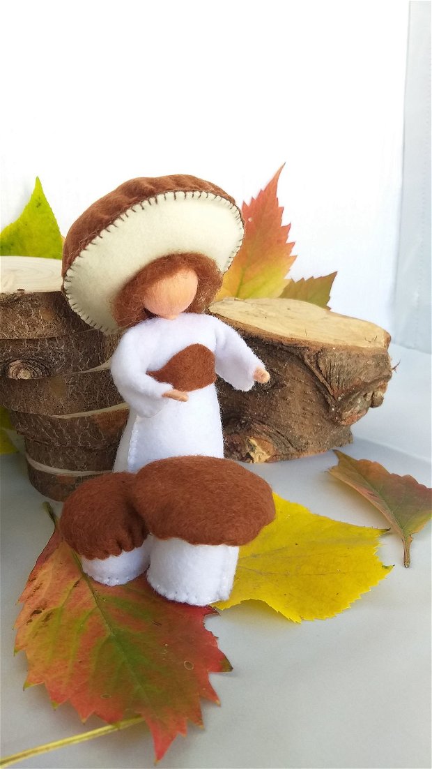 Copila Dovleac. Figurina handmade confecționată din fetru, lână, măsoară aprox 15 cm