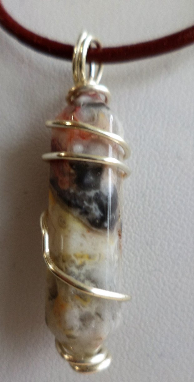 Colier handmade din snur de piele naturala si medalion din piatra de rhodonit/colier barbatesc/colier unisex/colier talisman