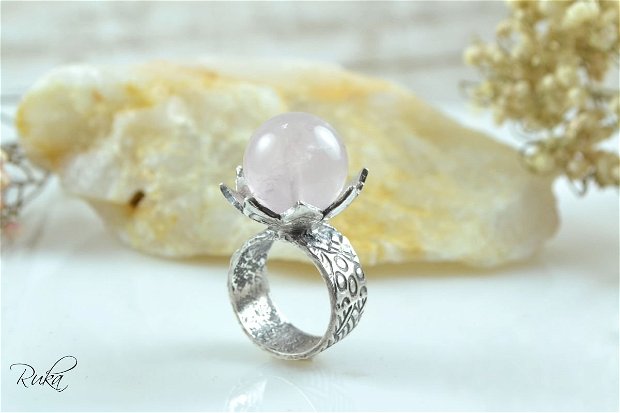 Inel de argint cu sfera din cuart roz ''Crystallomancy''