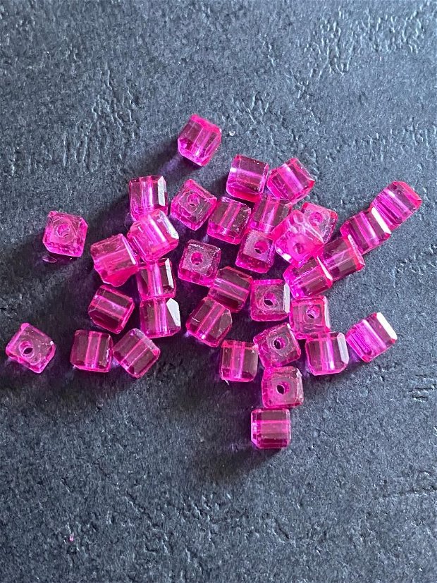 LMS433 - margele sticla cubice roz