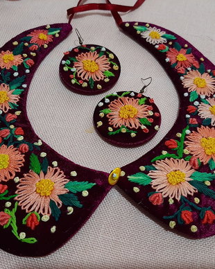 Colier și cercei. broderie manuală. Rezervat