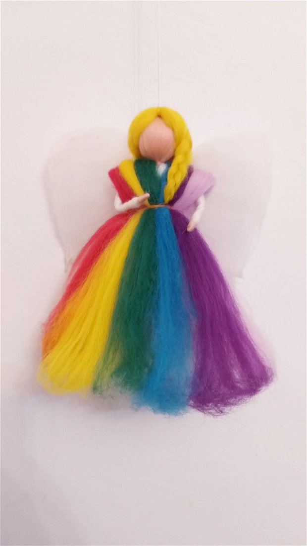 Zâna curcubeu - Figurina handmade din lână merinos, inspirată din pedagogia Waldorf.