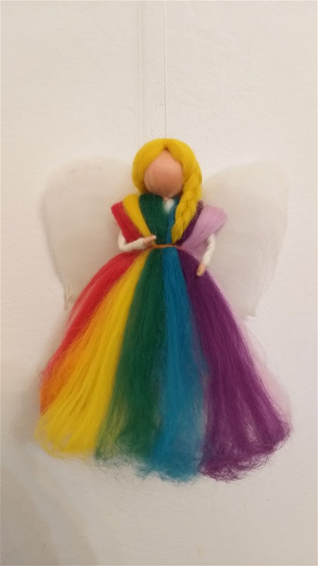 Zâna curcubeu - Figurina handmade din lână merinos, inspirată din pedagogia Waldorf.