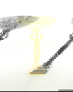 Platou din portelan cu o femeie din bronz