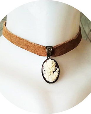chocker cu camee