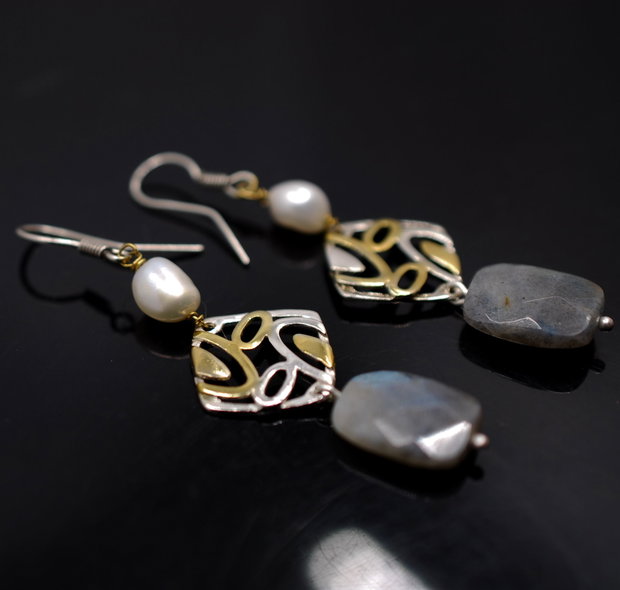 Cercei din argint, perle de cutura si labradorit, placati selectiv cu aur, cercei lungi argint, cercei statement, cercei handmade